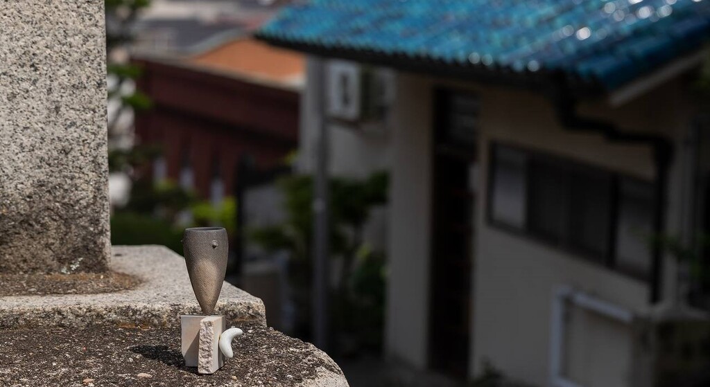 芝眞路さんの細長い花器（小）