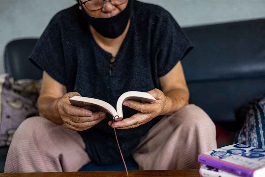 本を読む人