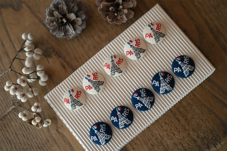 エッフェル塔の刺繍ボタン