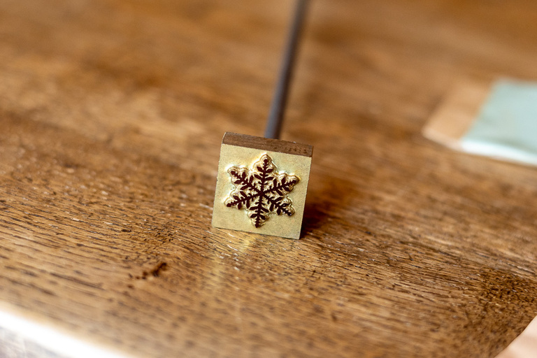 雪の結晶の焼き印